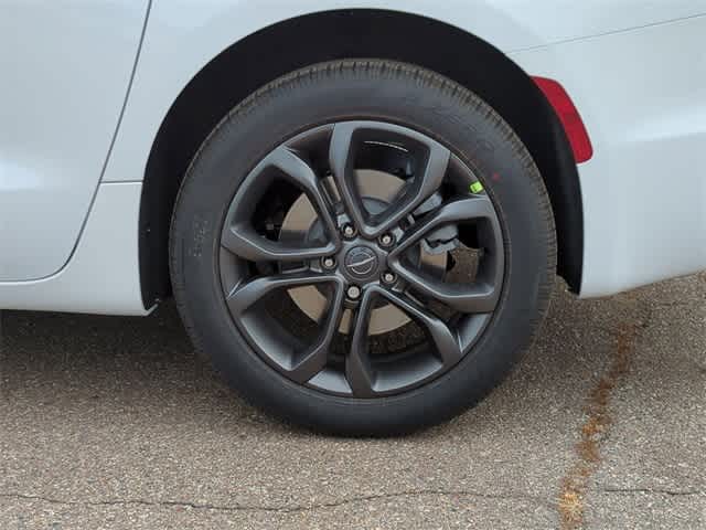 Thumbnail: 2026 Chrysler Pacifica - 14