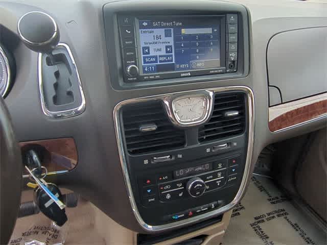 Thumbnail: 2011 Chrysler Town & Country - 26
