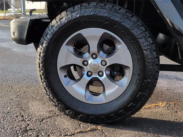 Thumbnail: 2016 Jeep Wrangler - 14