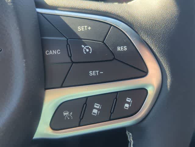 Thumbnail: 2026 Chrysler Voyager - 25