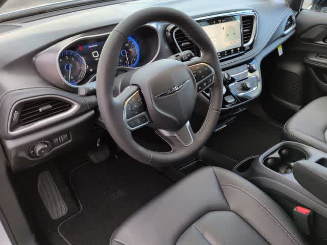 Thumbnail: 2026 Chrysler Pacifica - 10