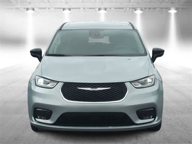 Thumbnail: 2024 Chrysler Pacifica - 3
