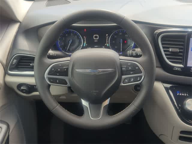 Thumbnail: 2024 Chrysler Pacifica - 24