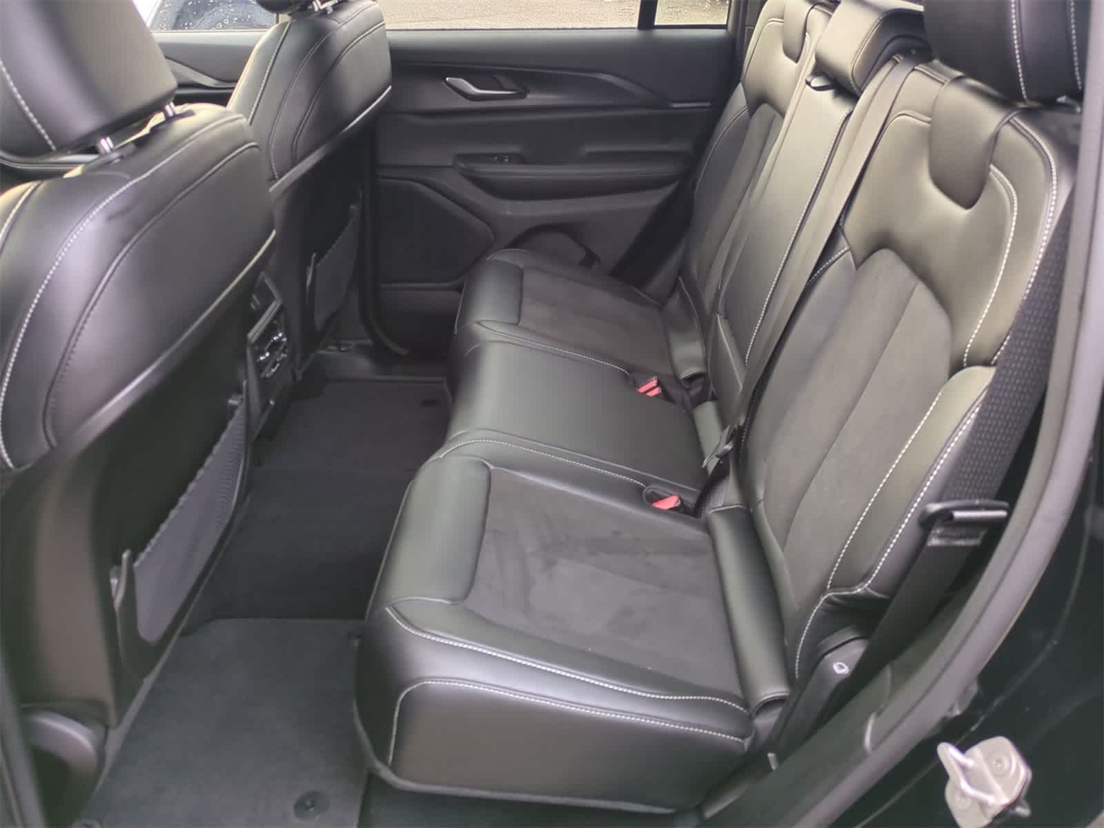 Thumbnail: 2023 Jeep Grand Cherokee - 20