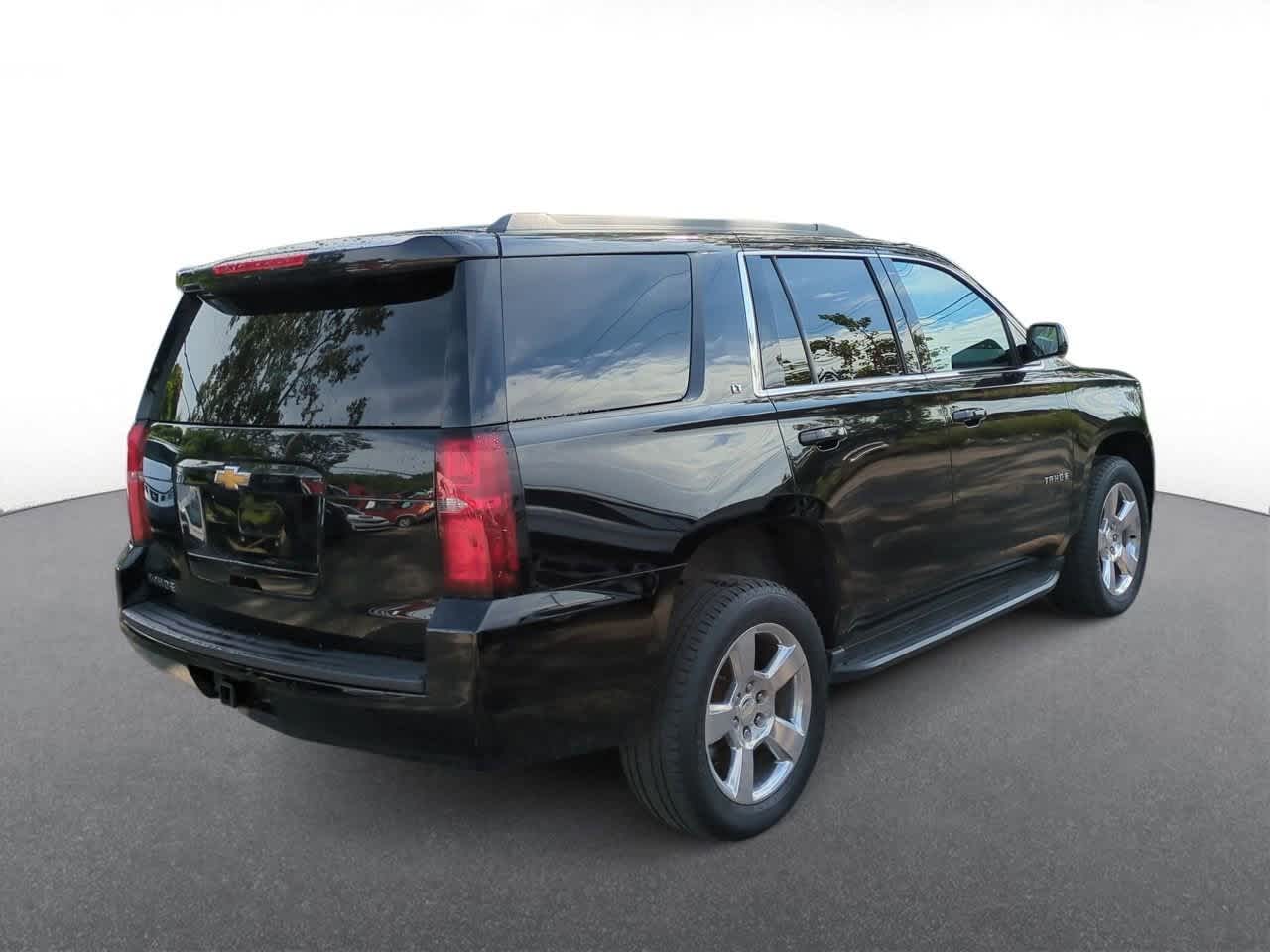 Thumbnail: 2017 Chevrolet Tahoe - 8