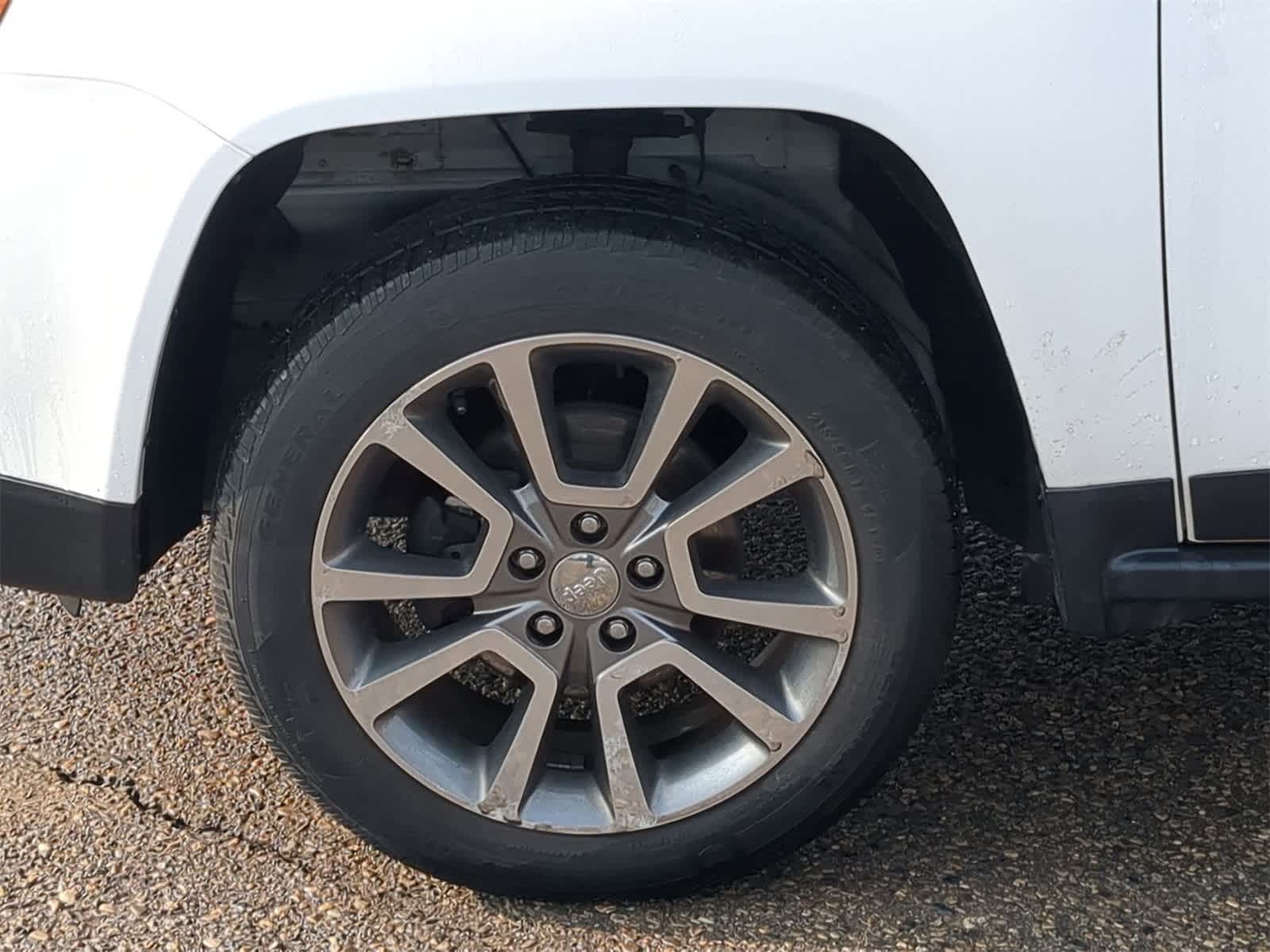 Thumbnail: 2016 Jeep Compass - 21