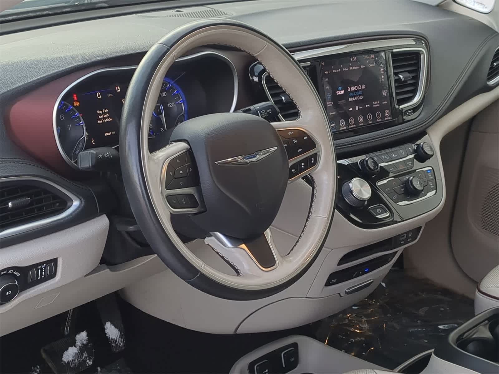 Thumbnail: 2020 Chrysler Pacifica - 10