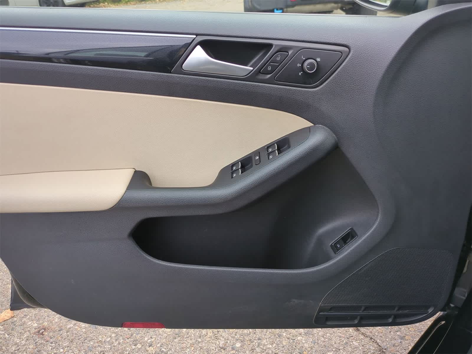 Thumbnail: 2017 Volkswagen Jetta - 30