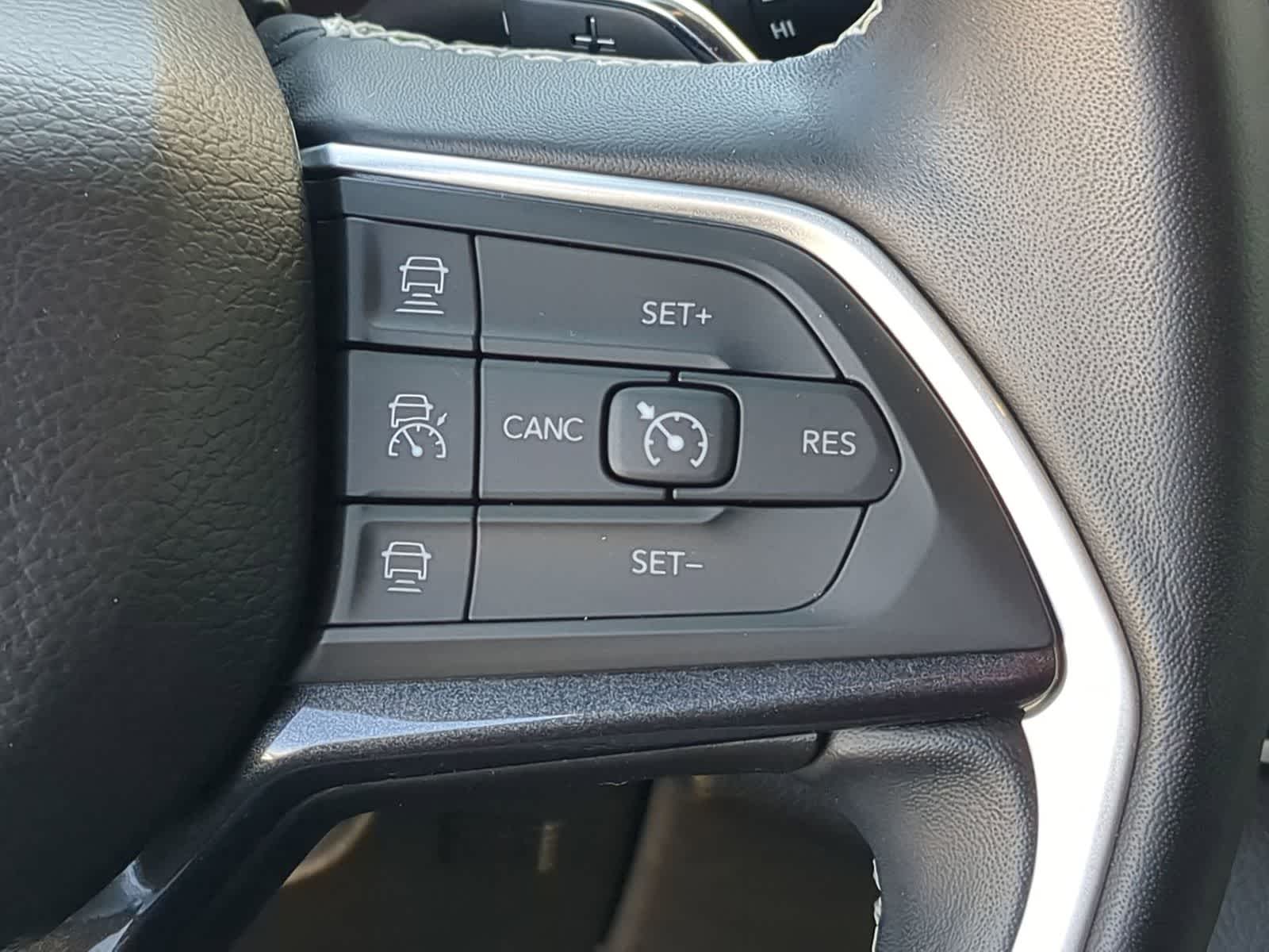 Thumbnail: 2022 Jeep Grand Cherokee L - 24