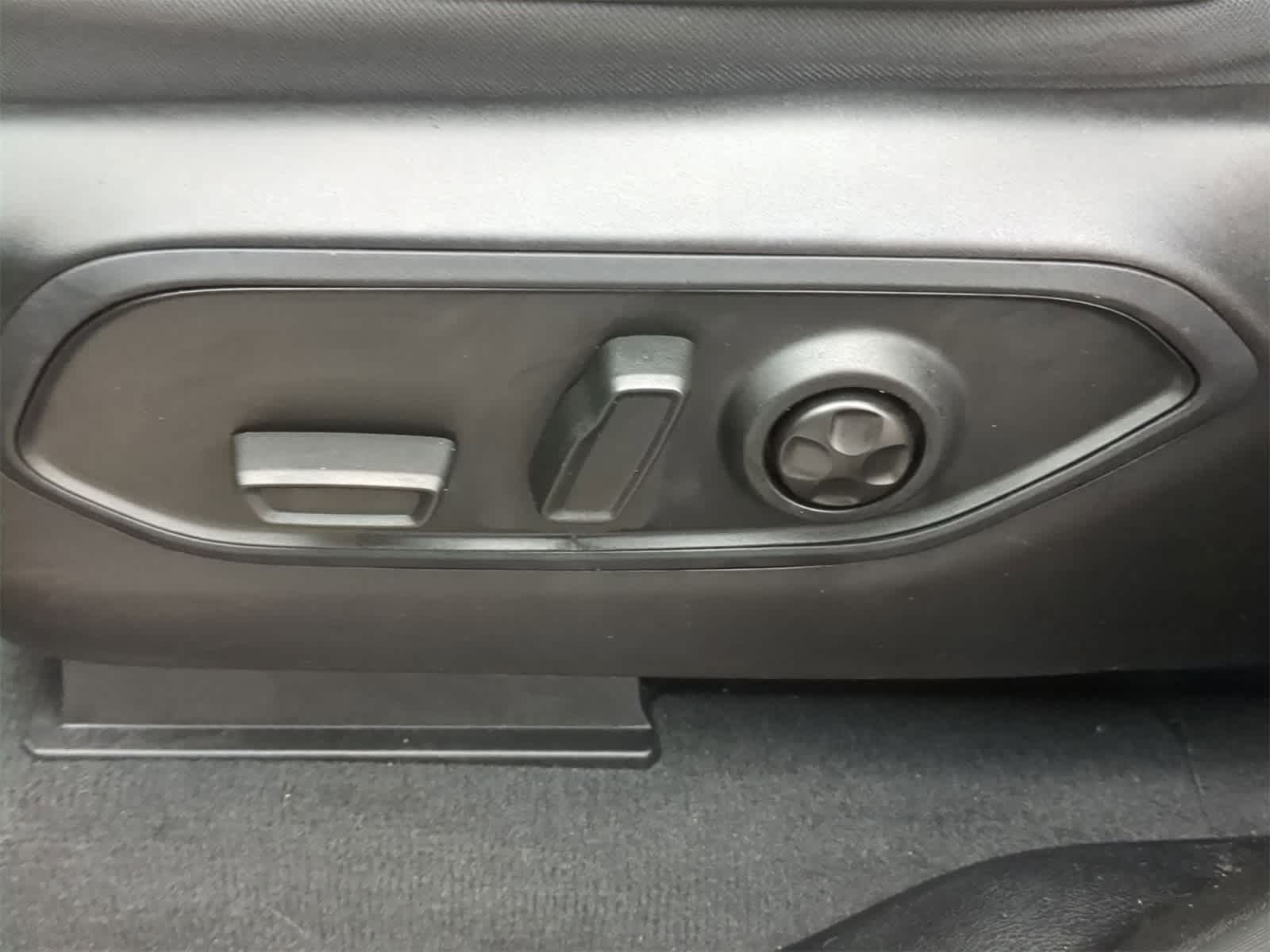 Thumbnail: 2024 Jeep Grand Cherokee - 25