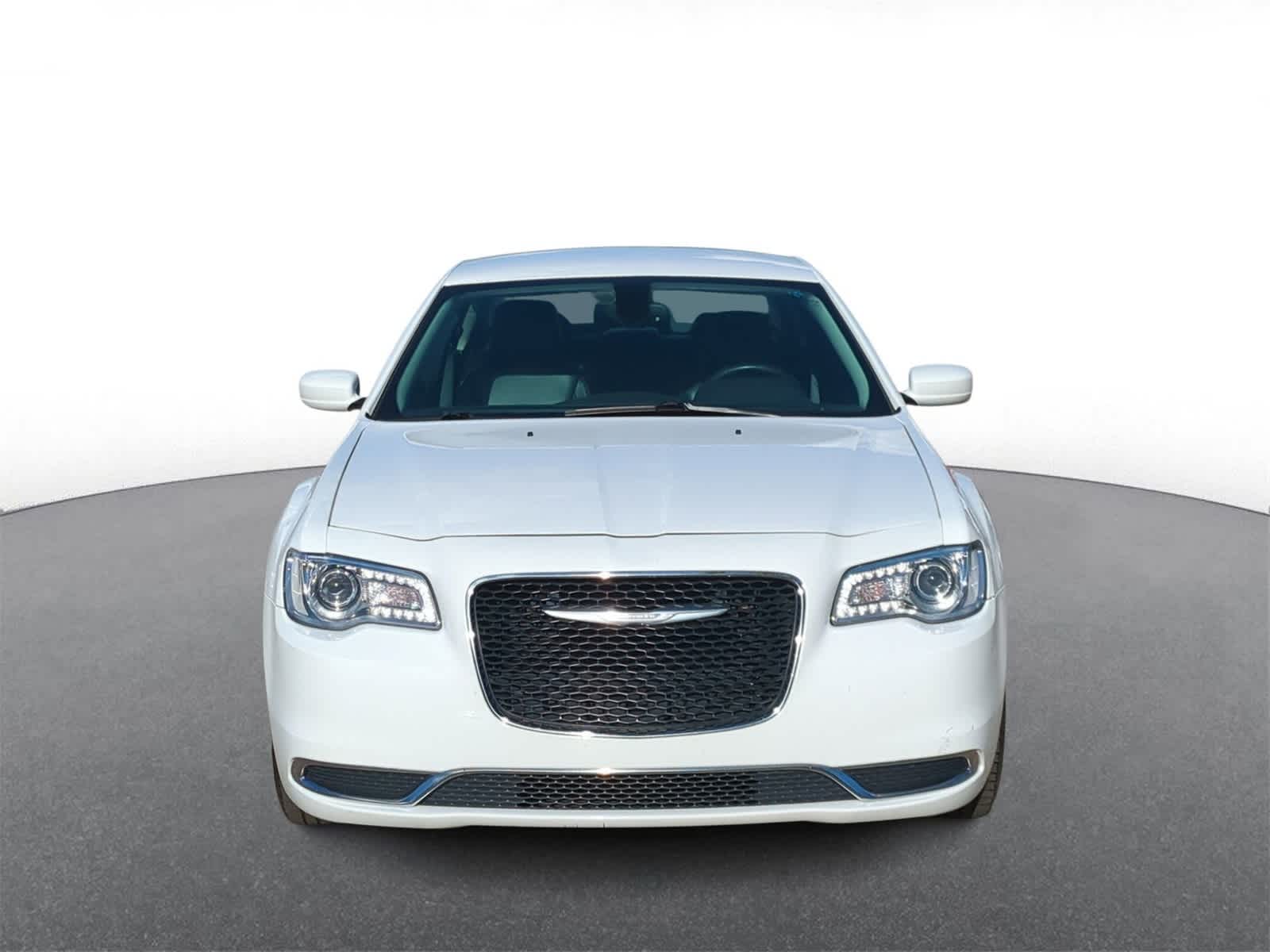 2016 Chrysler 300 Limited photo 3
