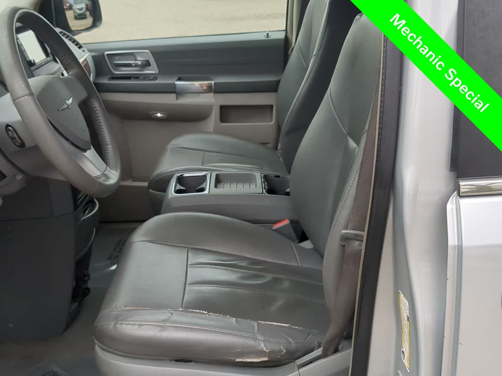 Thumbnail: 2008 Chrysler Town & Country - 16