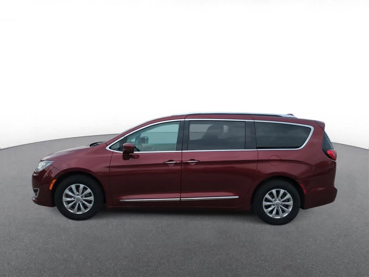 Thumbnail: 2018 Chrysler Pacifica - 5