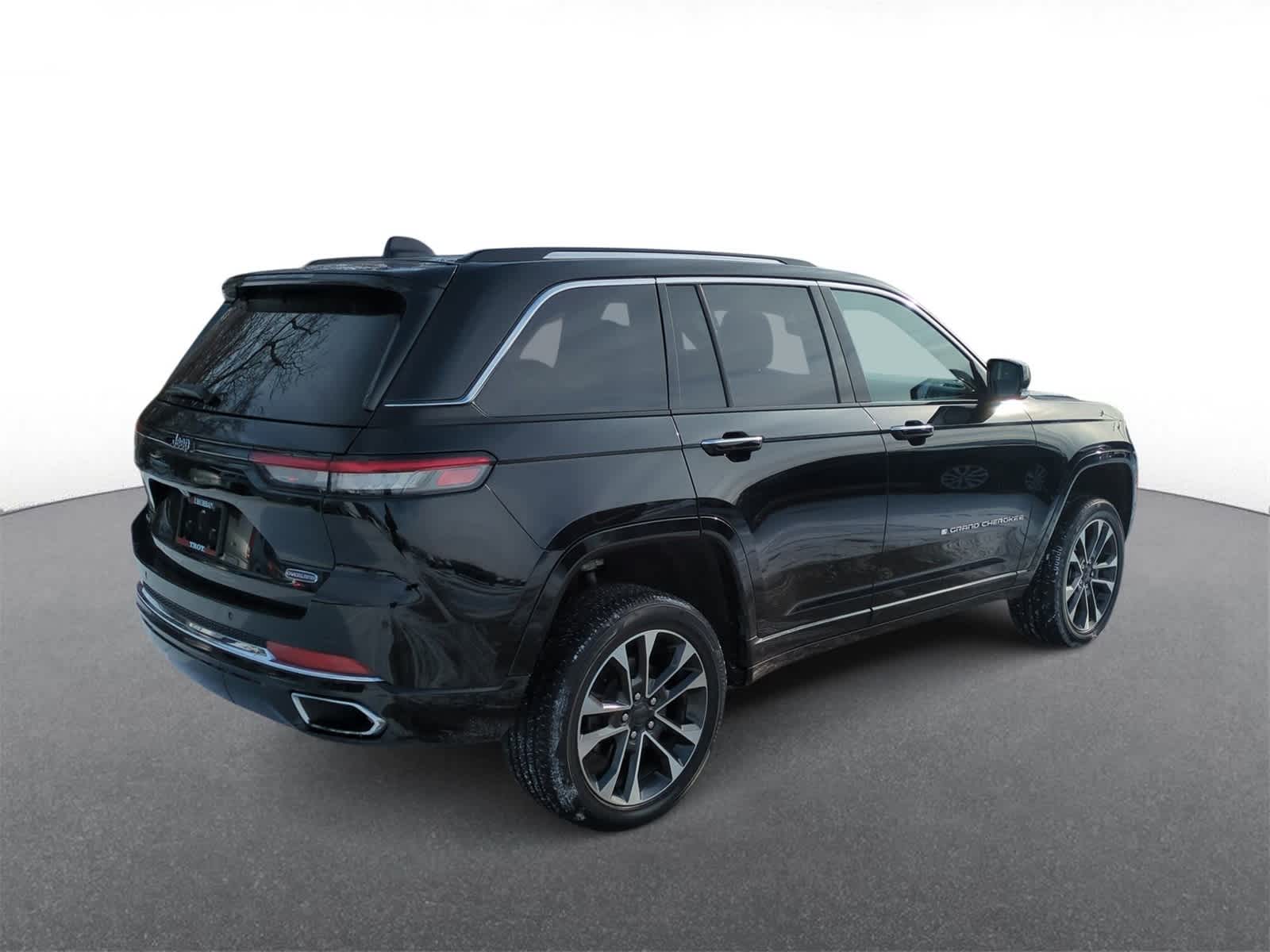 Thumbnail: 2023 Jeep Grand Cherokee - 8