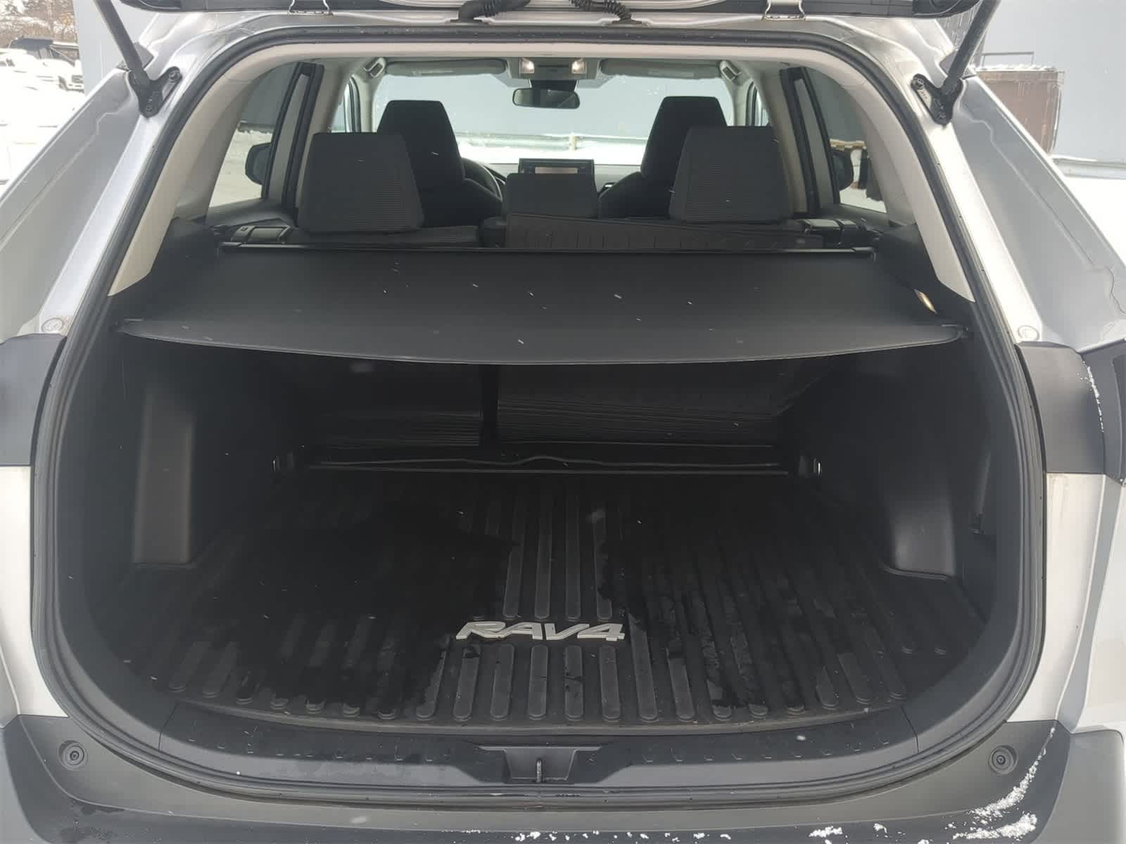 Thumbnail: 2022 Toyota RAV4 - 39