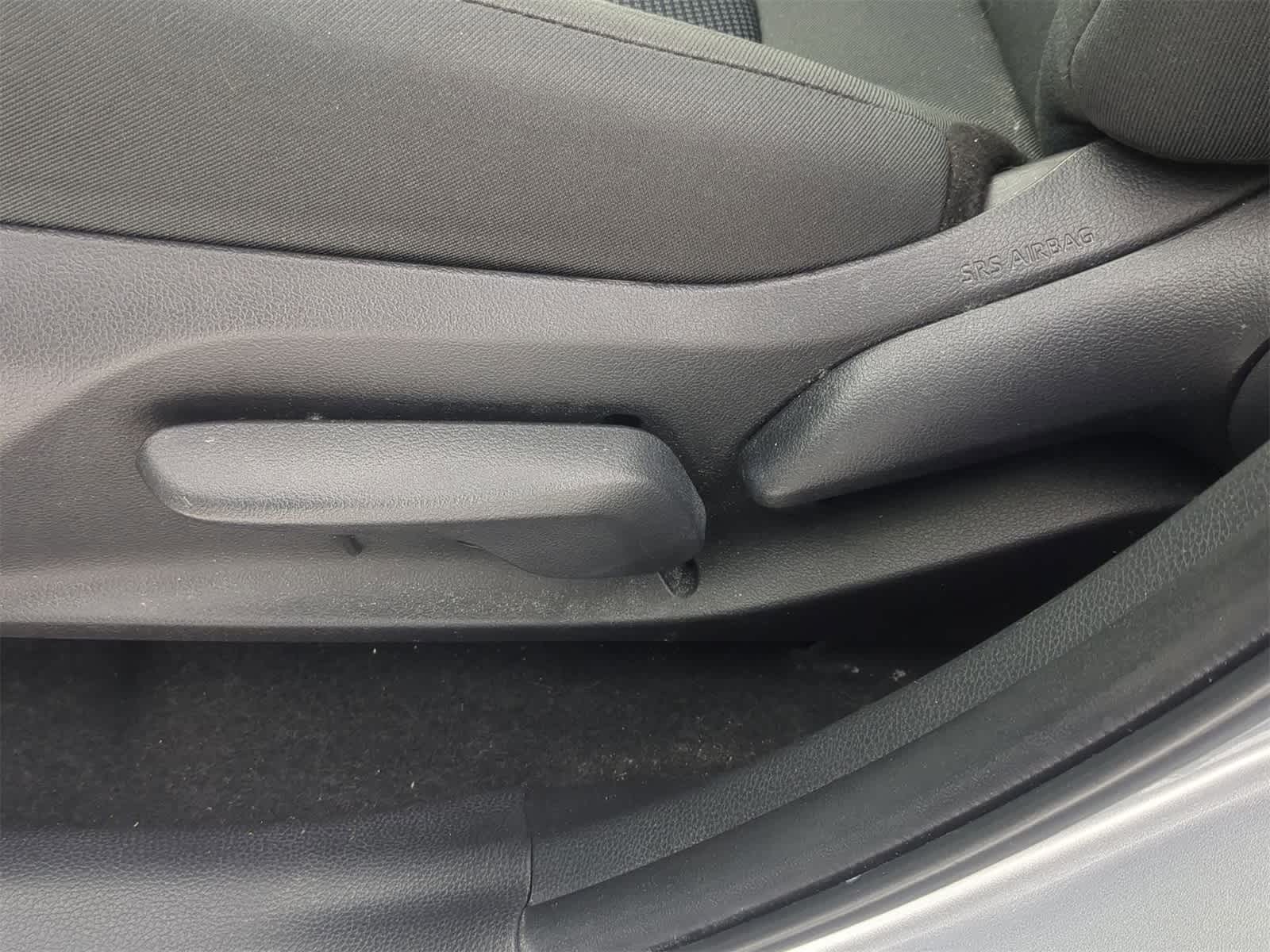 Thumbnail: 2022 Toyota RAV4 - 24