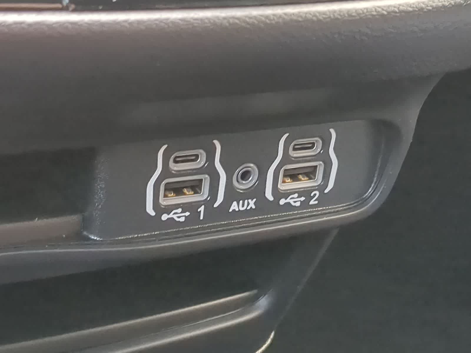 Thumbnail: 2025 Chrysler Voyager - 29