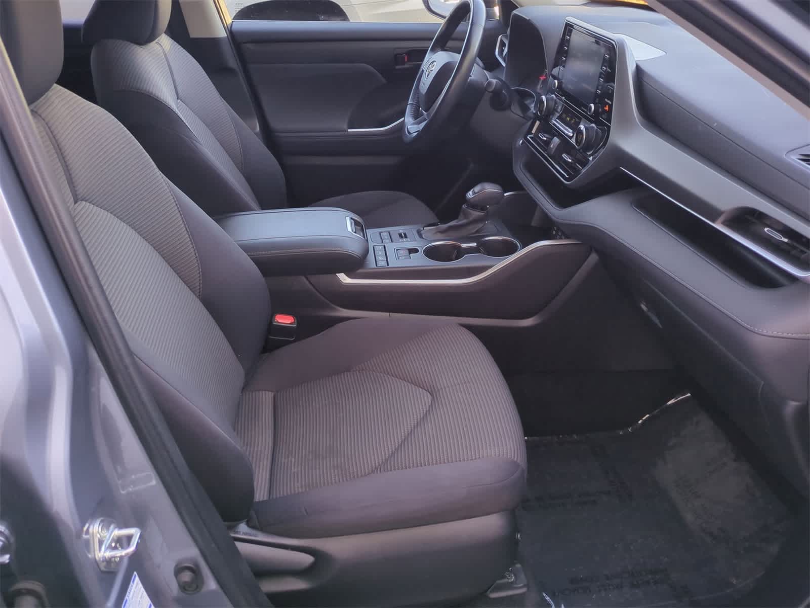 Thumbnail: 2022 Toyota Highlander - 21