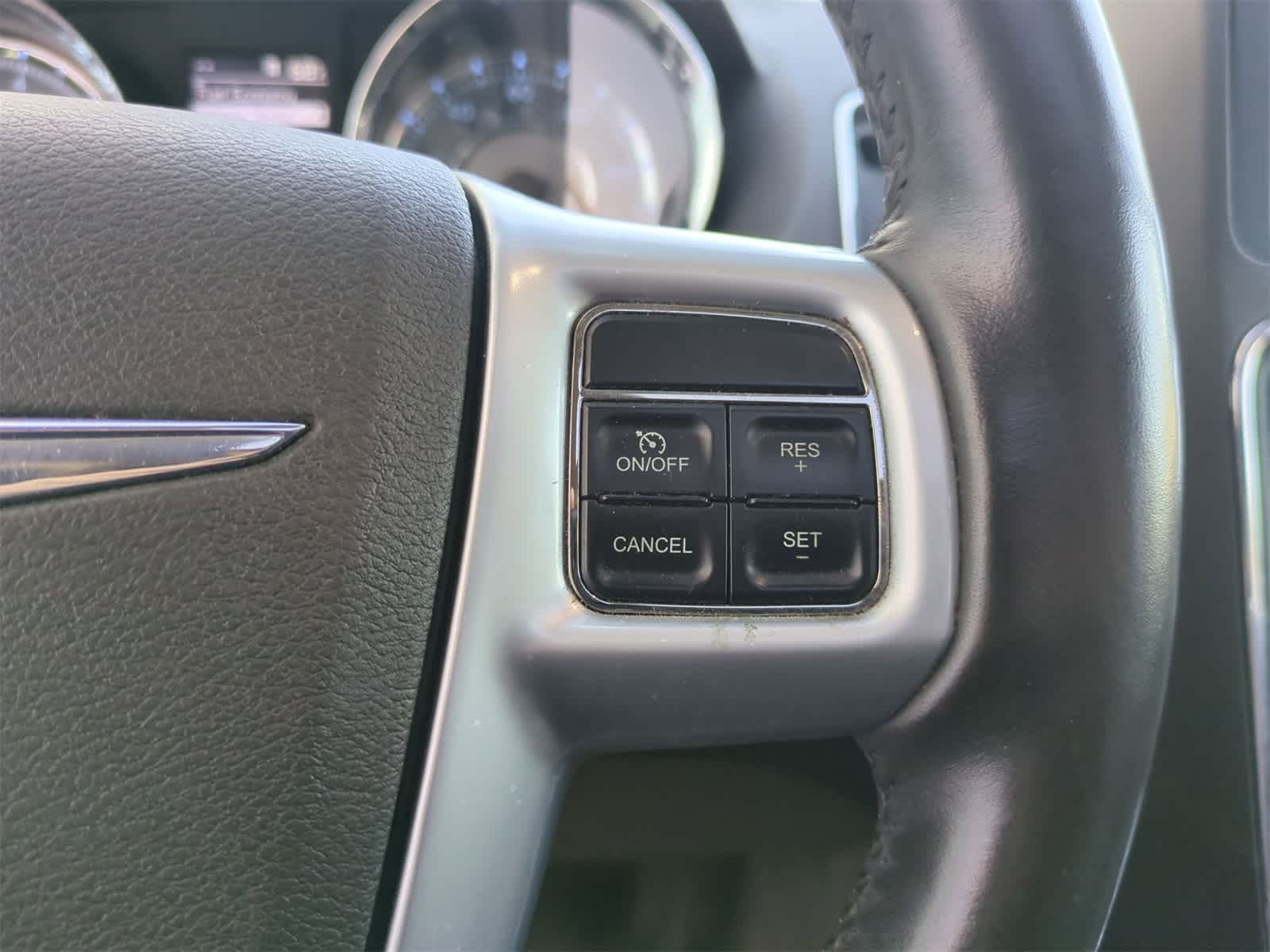 Thumbnail: 2011 Chrysler Town & Country - 24