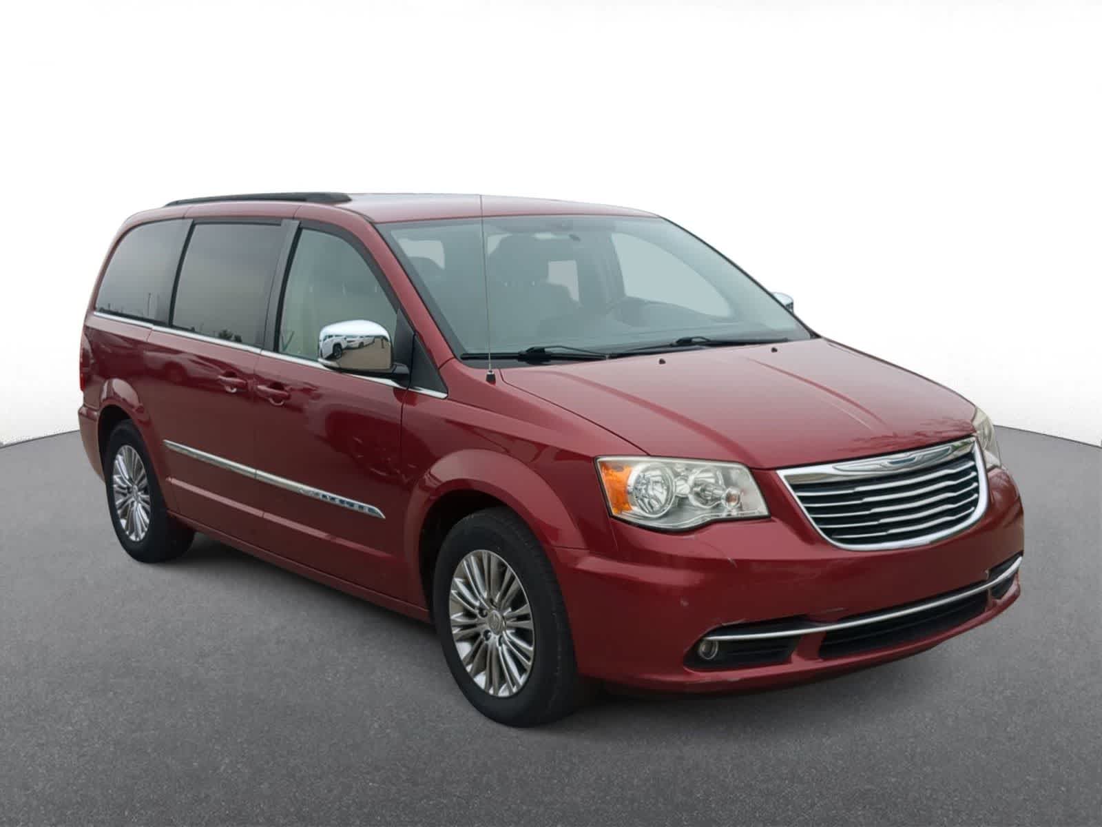 Thumbnail: 2013 Chrysler Town & Country - 2