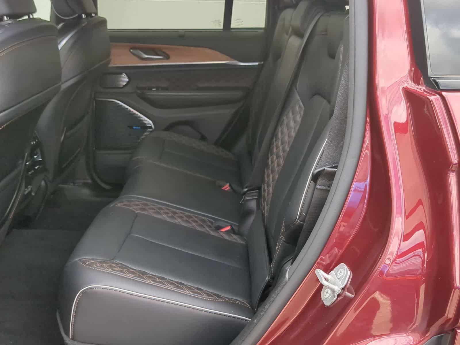 Thumbnail: 2022 Jeep Grand Cherokee - 19