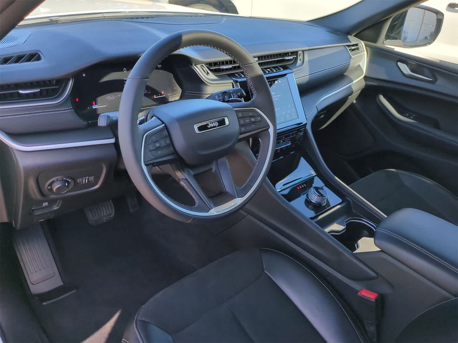 Thumbnail: 2023 Jeep Grand Cherokee L - 10