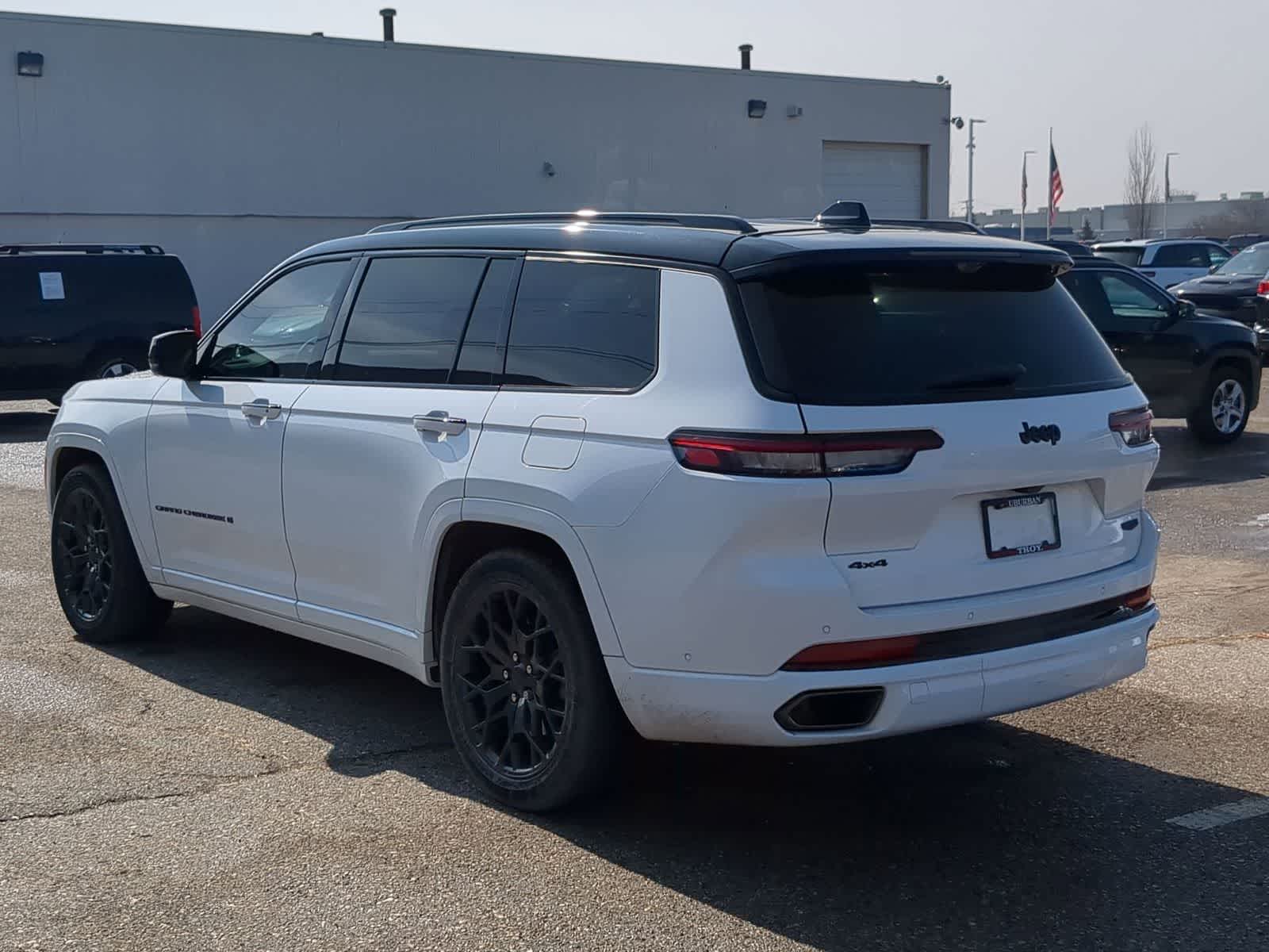 Thumbnail: 2024 Jeep Grand Cherokee L - 12