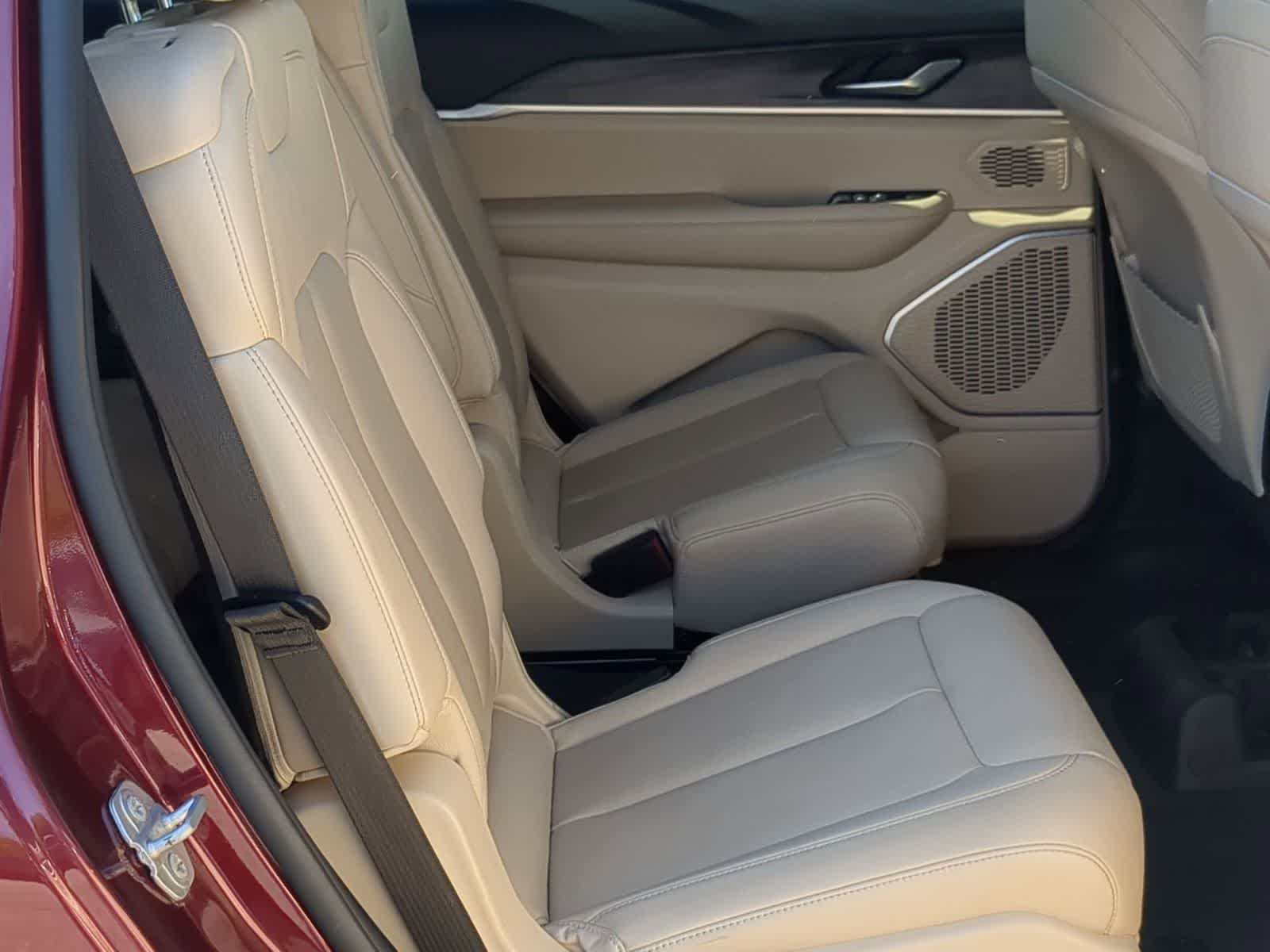 Thumbnail: 2021 Jeep Grand Cherokee L - 20