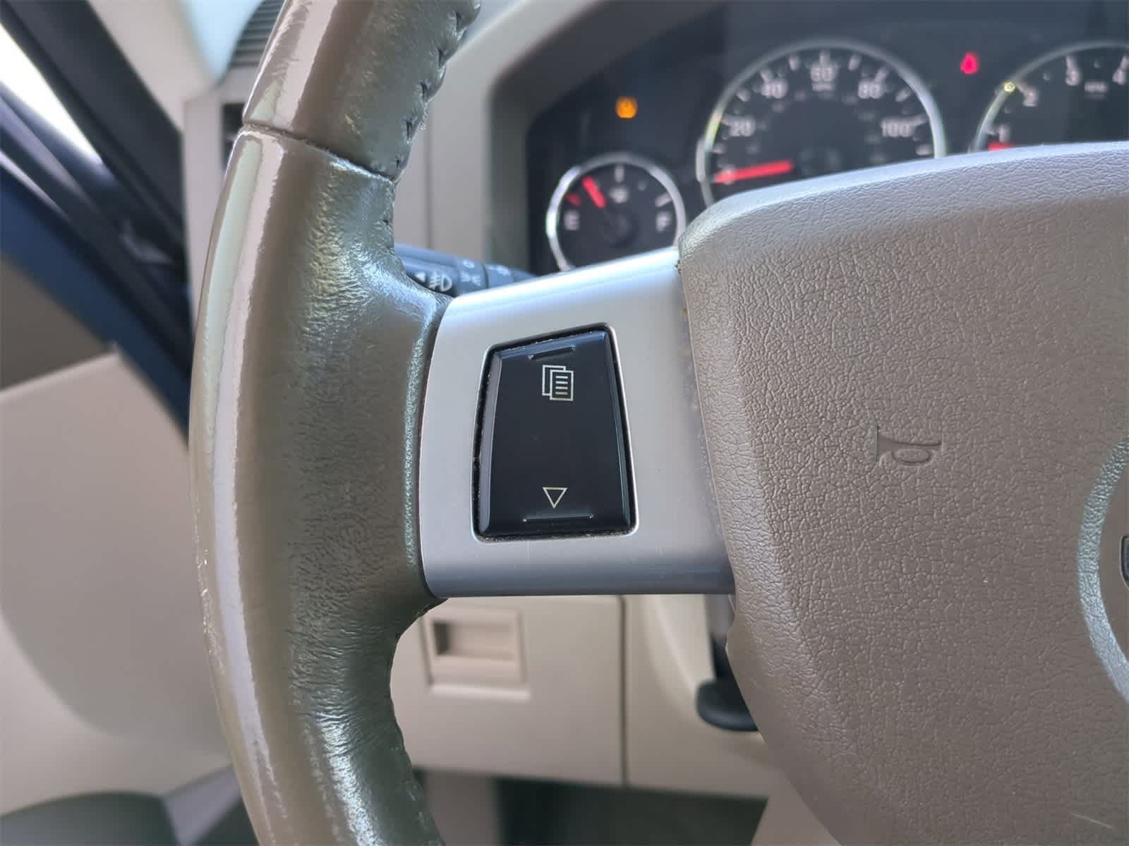 Thumbnail: 2010 Jeep Liberty - 24
