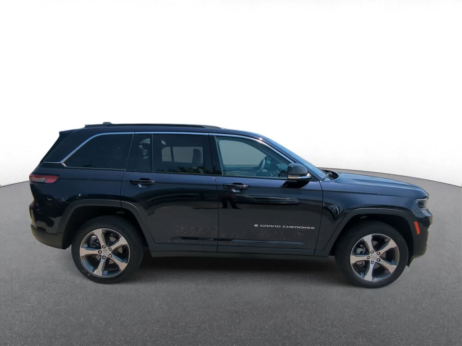 Thumbnail: 2024 Jeep Grand Cherokee - 9