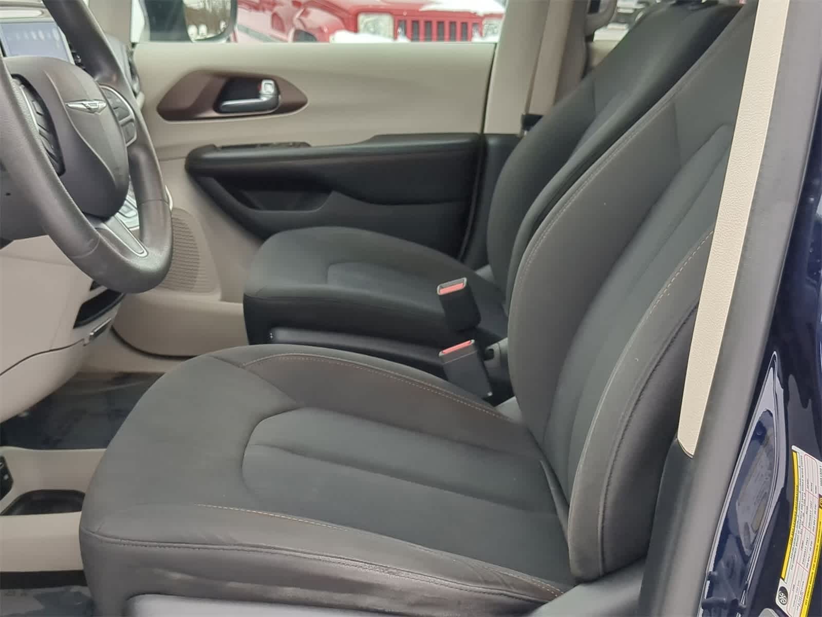 Thumbnail: 2017 Chrysler Pacifica - 23