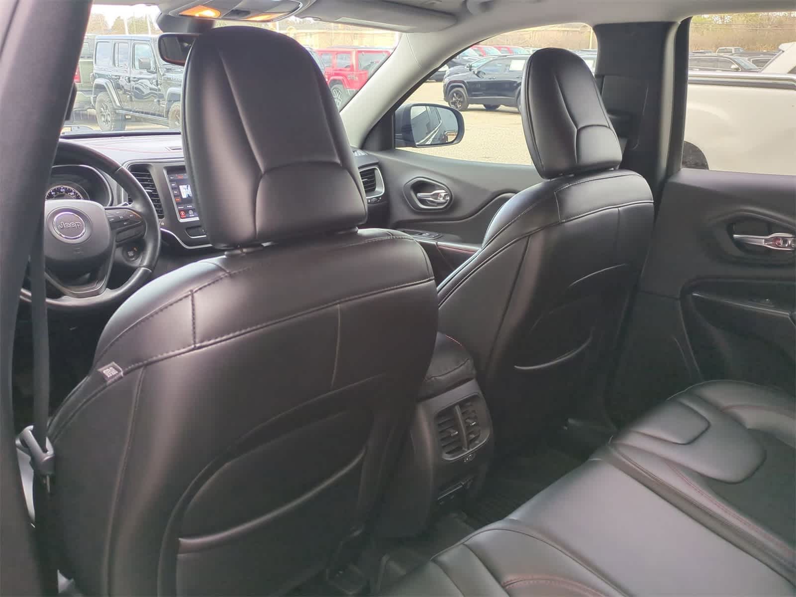 Thumbnail: 2019 Jeep Cherokee - 18