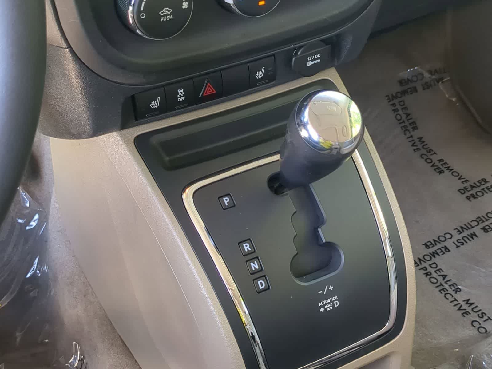 Thumbnail: 2015 Jeep Patriot - 28