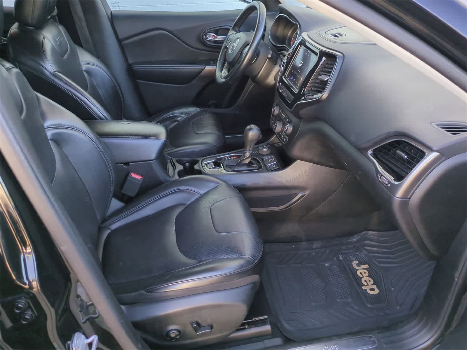 Thumbnail: 2019 Jeep Cherokee - 22