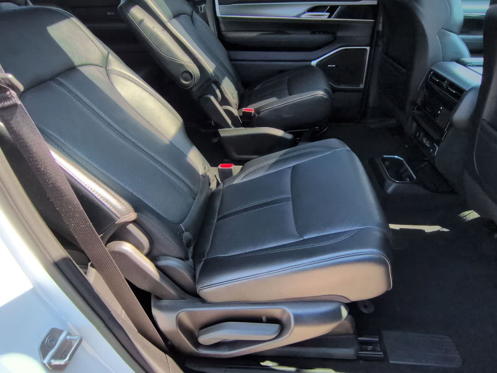 Thumbnail: 2024 Jeep Wagoneer - 21