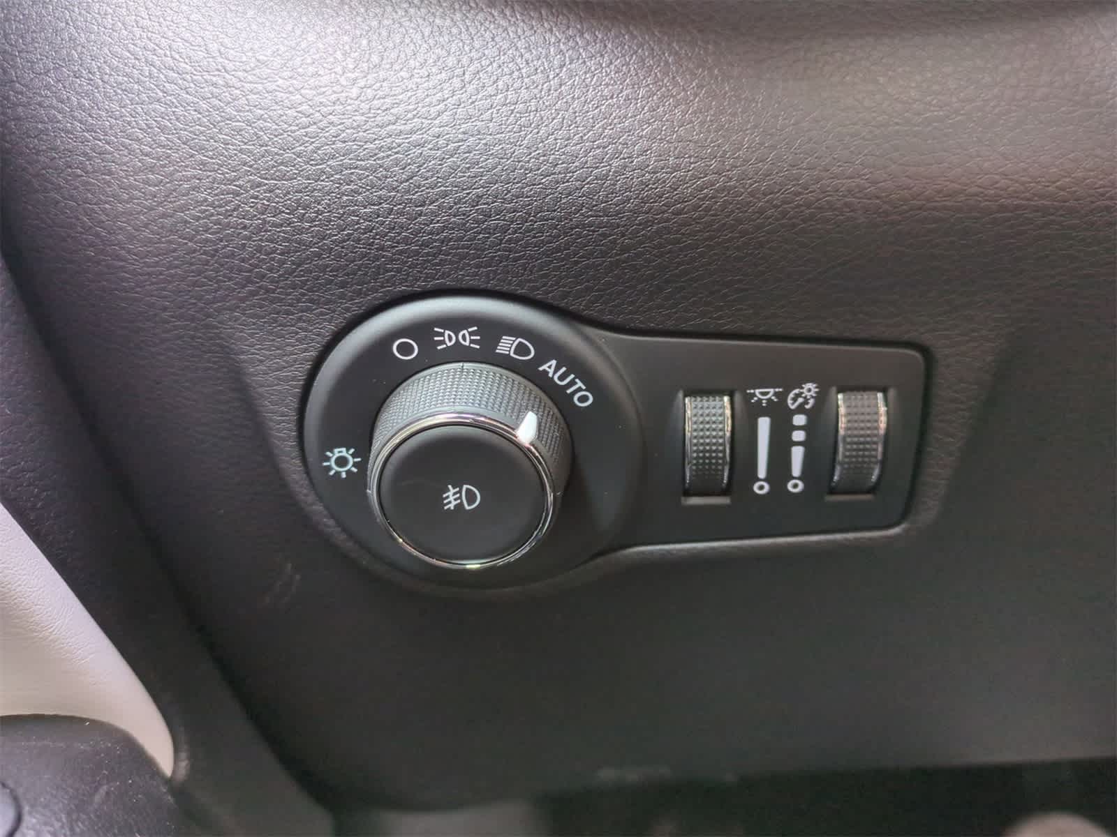 Thumbnail: 2023 Jeep Compass - 28