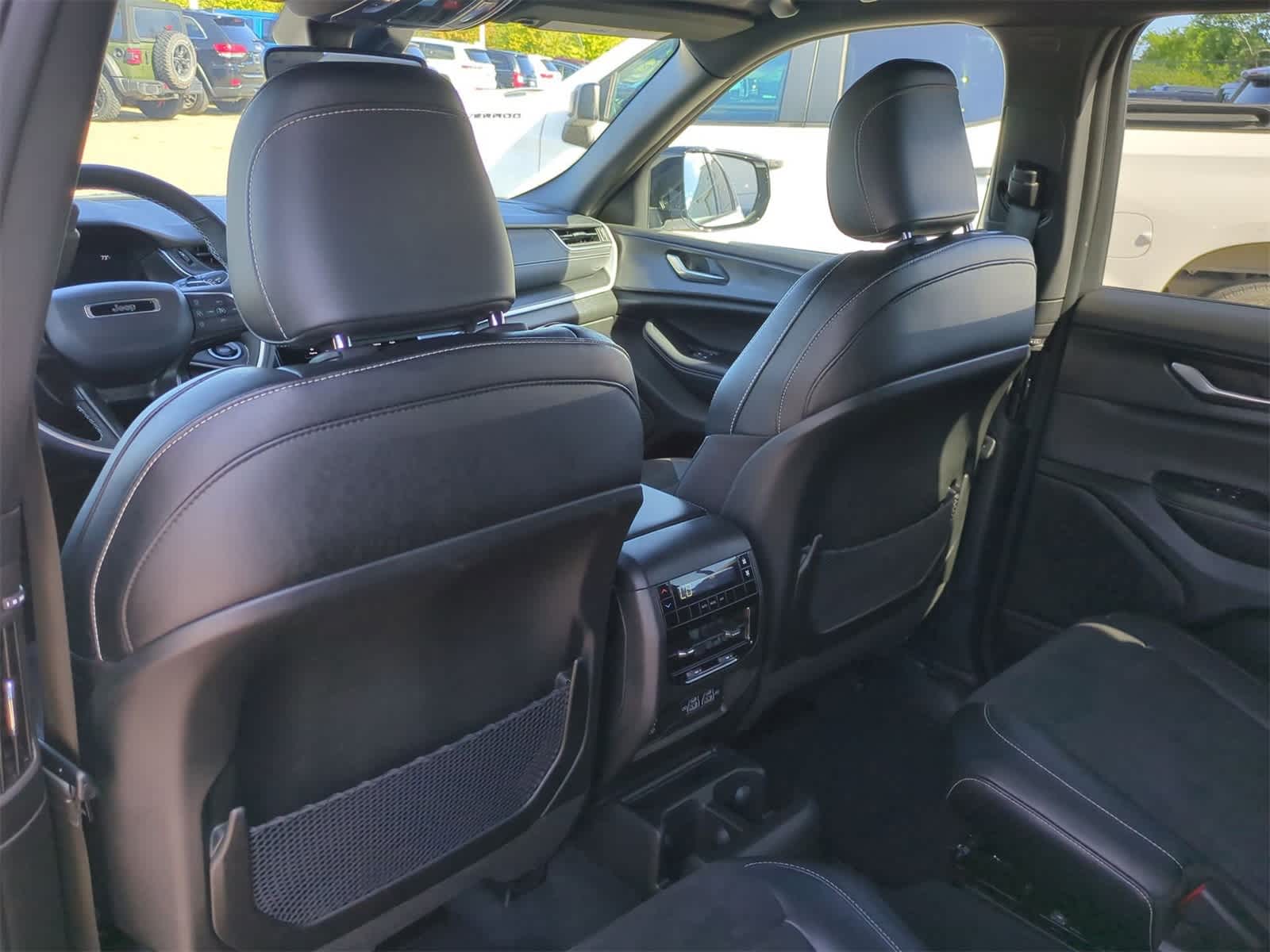 Thumbnail: 2023 Jeep Grand Cherokee L - 18