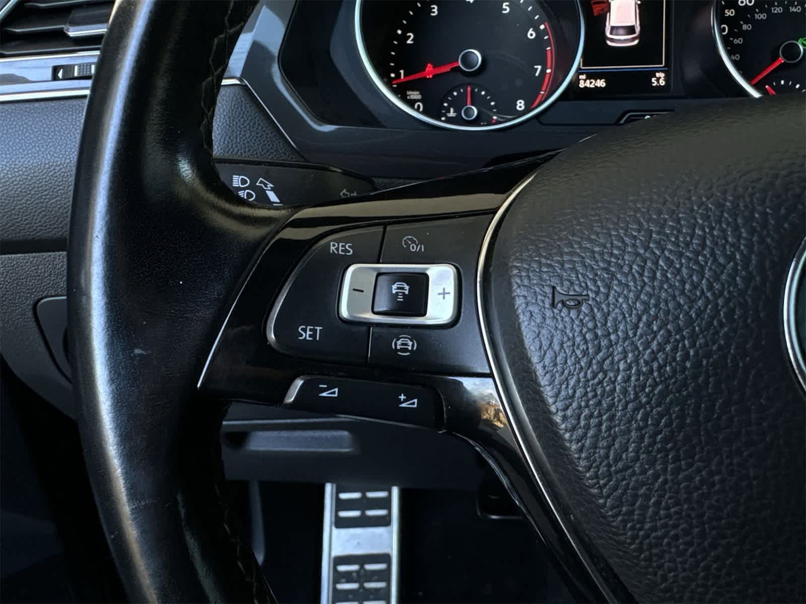 Thumbnail: 2021 Volkswagen Tiguan - 25