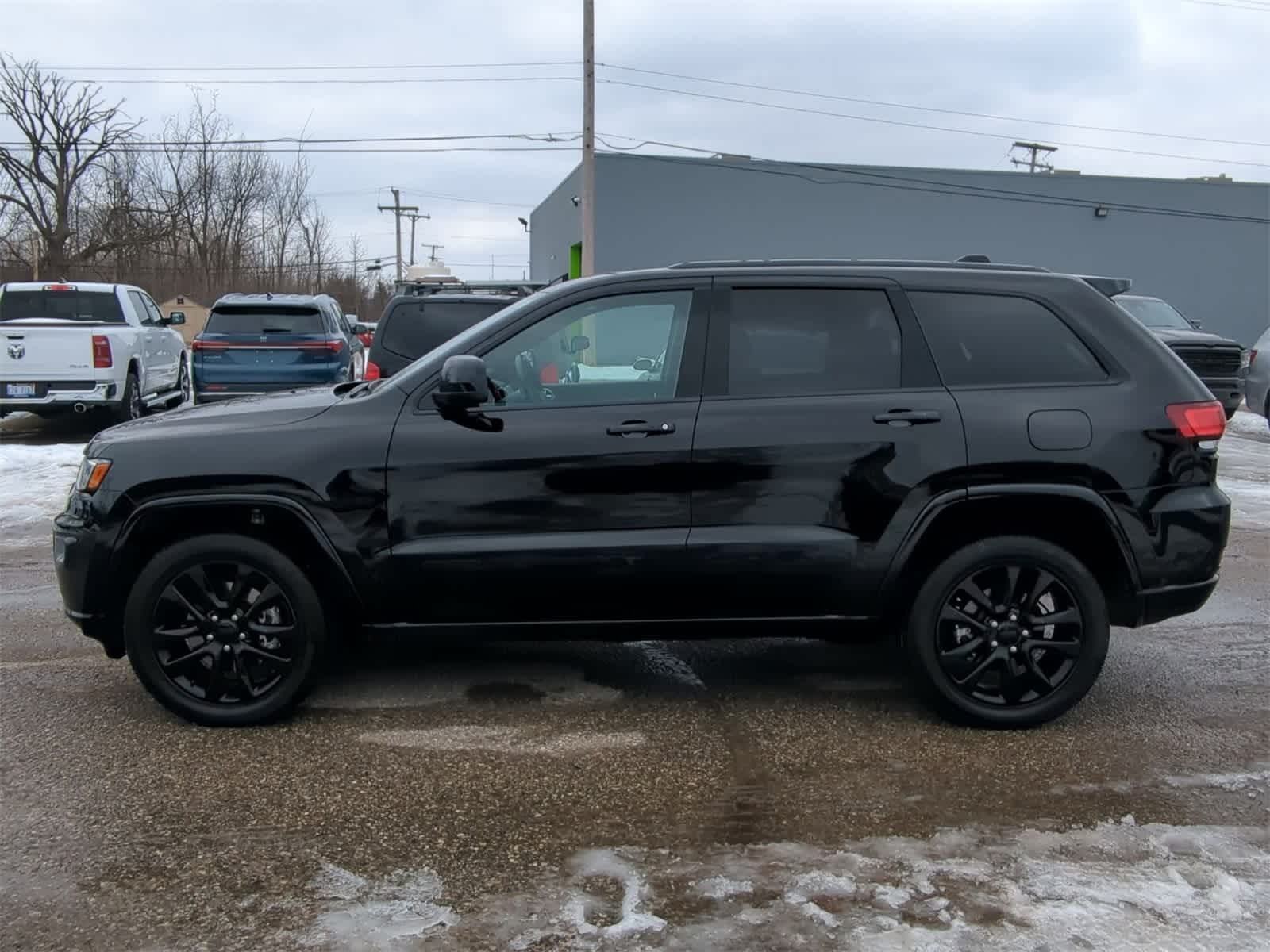 Thumbnail: 2022 Jeep Grand Cherokee - 11