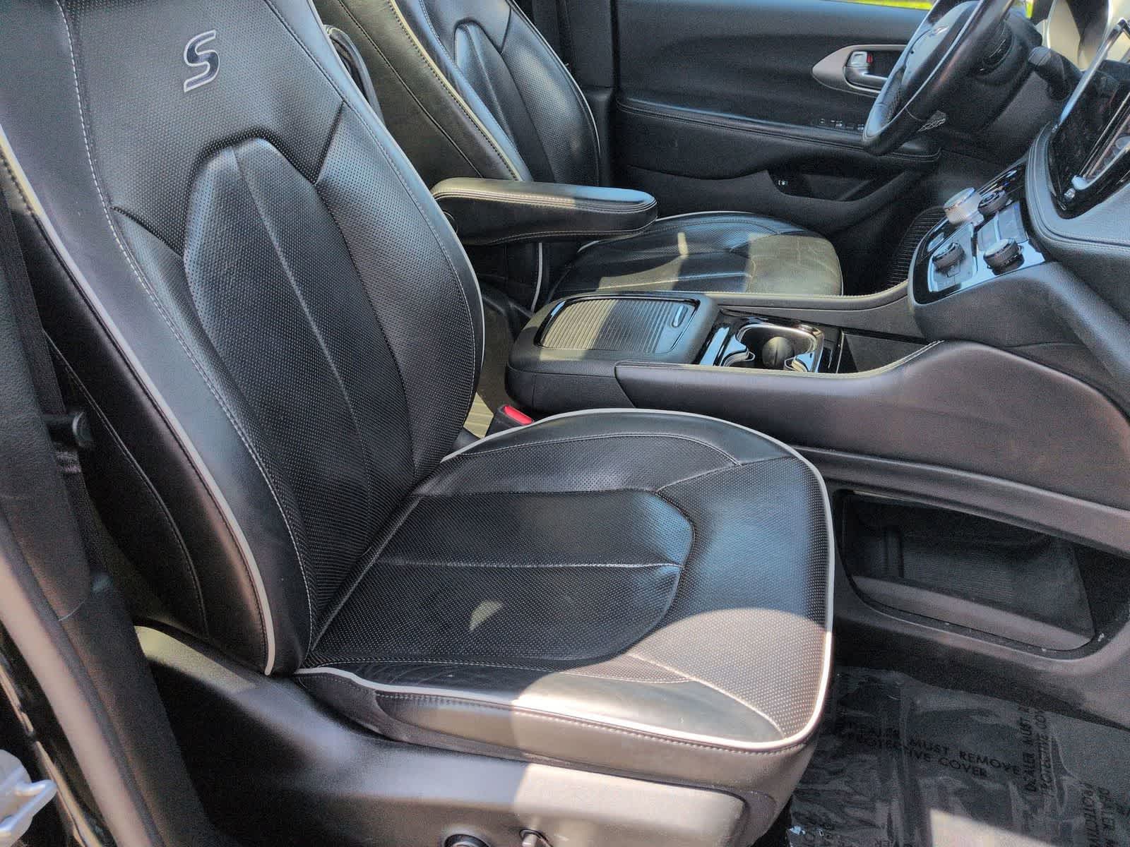 Thumbnail: 2021 Chrysler Pacifica - 24