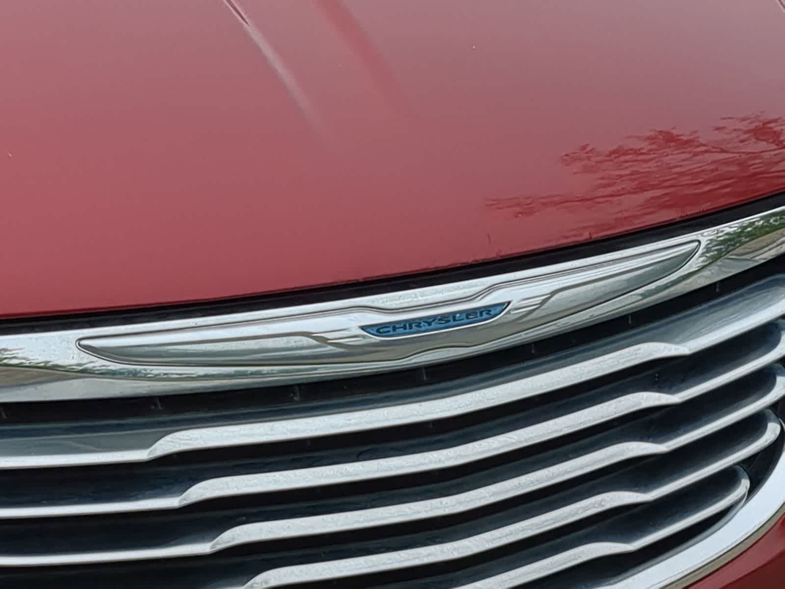 Thumbnail: 2013 Chrysler Town & Country - 12