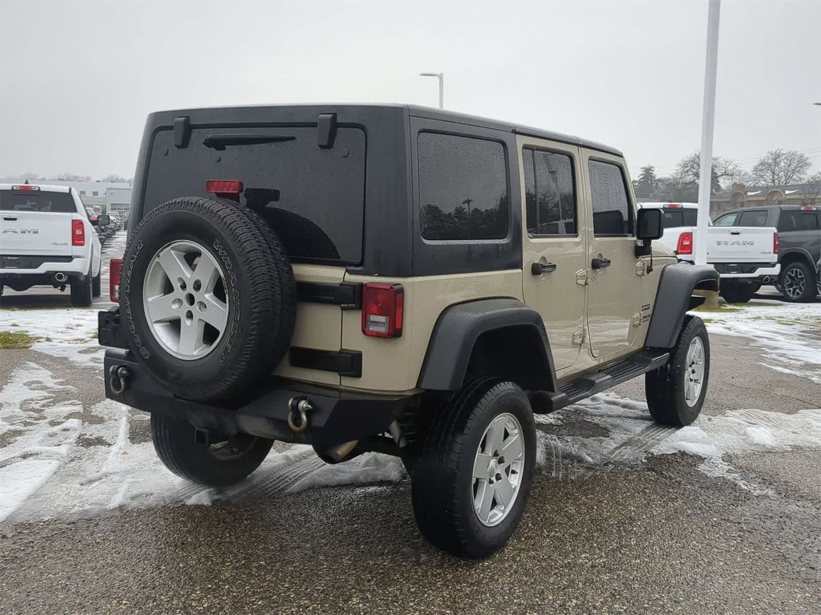 Thumbnail: 2017 Jeep Wrangler - 14