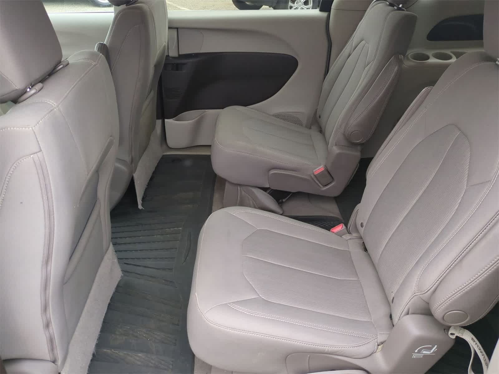 Thumbnail: 2017 Chrysler Pacifica - 19