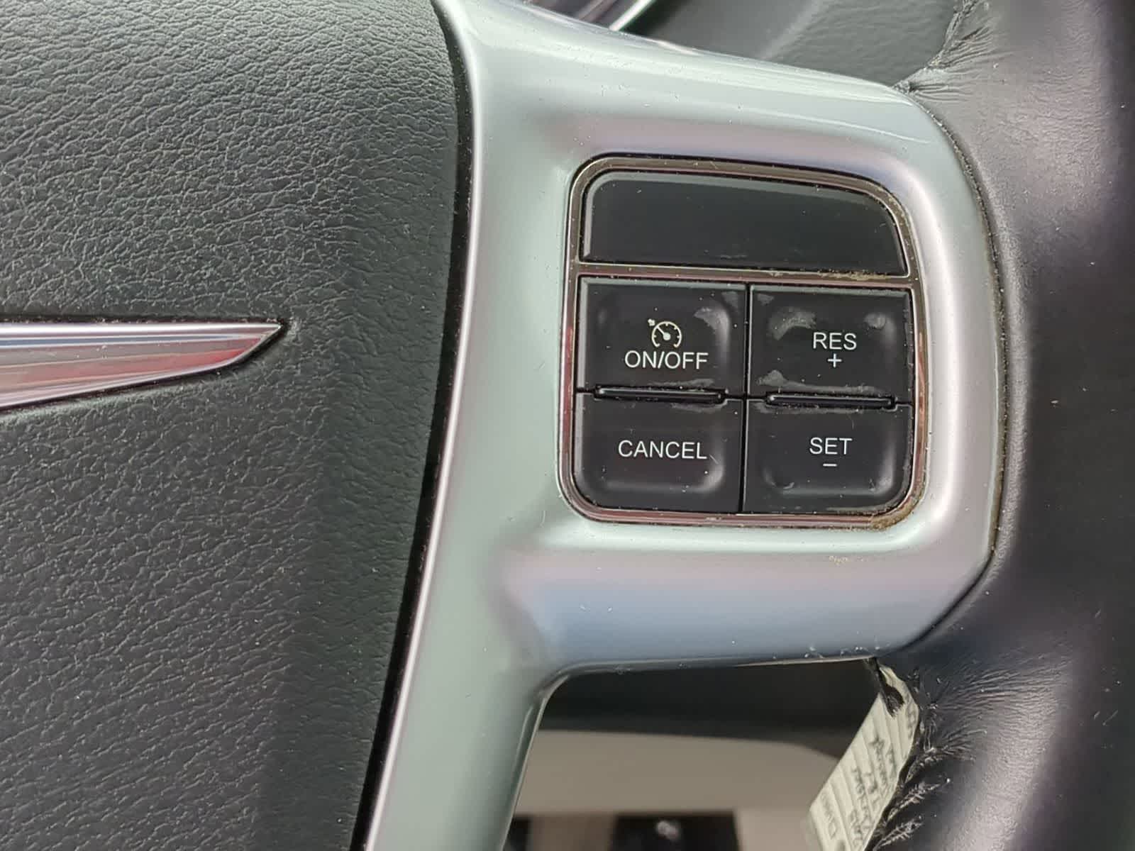 Thumbnail: 2013 Chrysler Town & Country - 24
