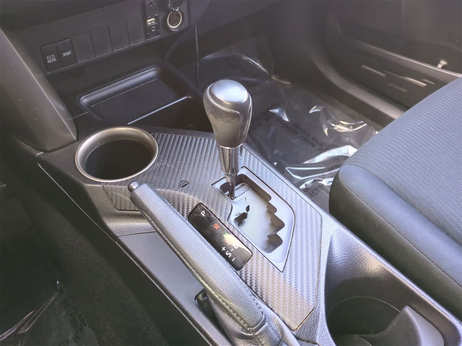 Thumbnail: 2015 Toyota RAV4 - 30