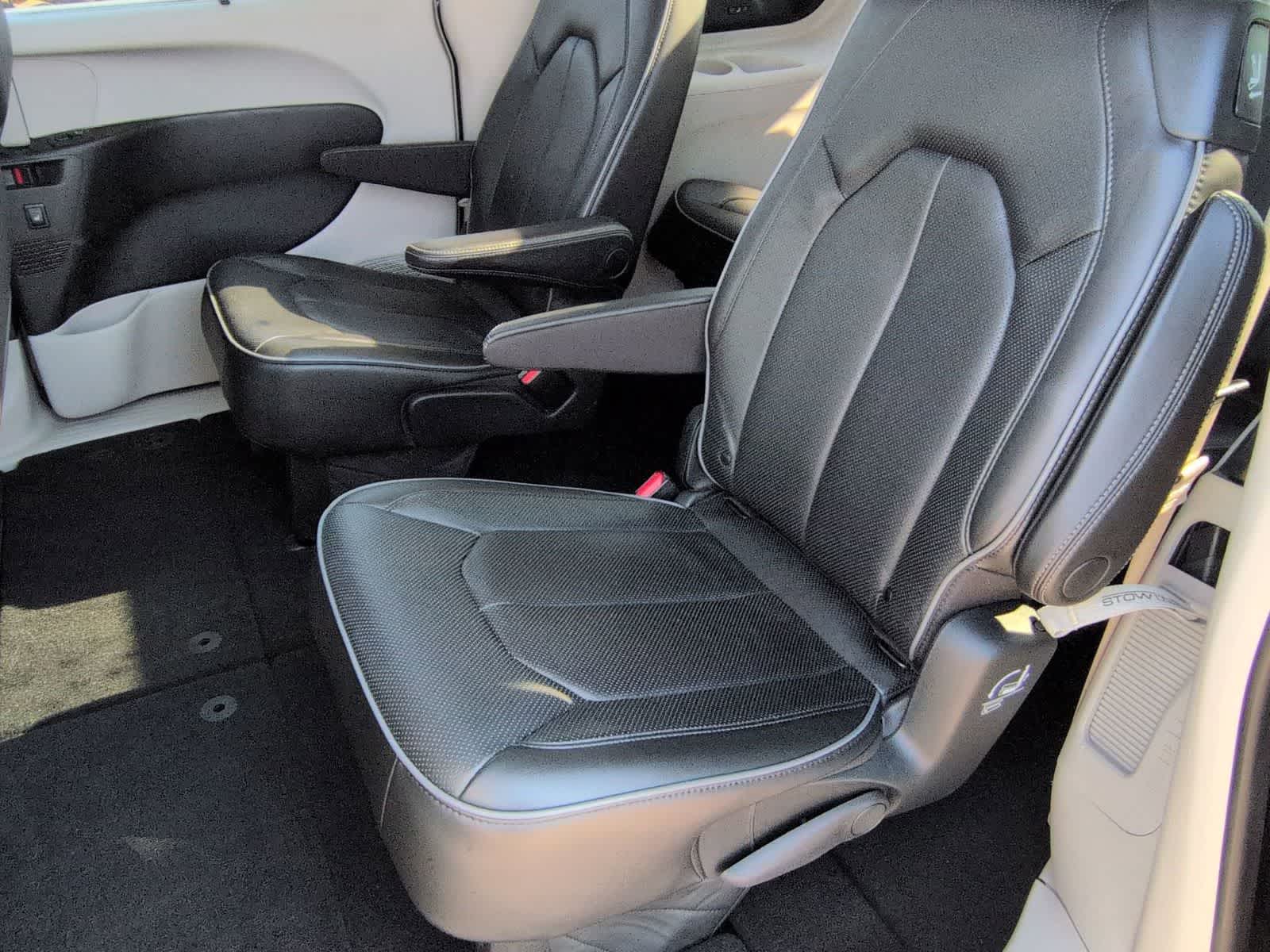 Thumbnail: 2020 Chrysler Pacifica - 21