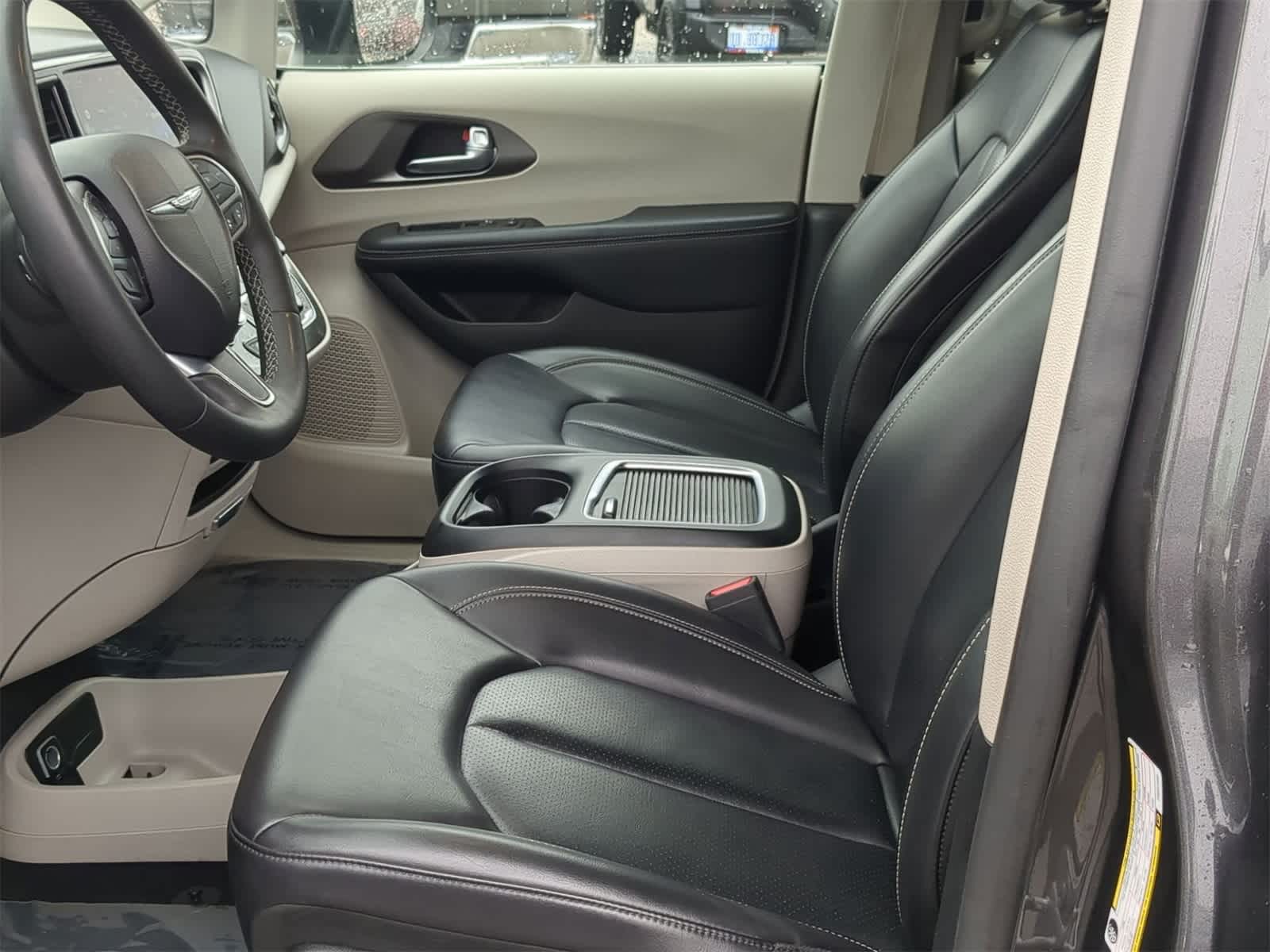 Thumbnail: 2023 Chrysler Pacifica - 16