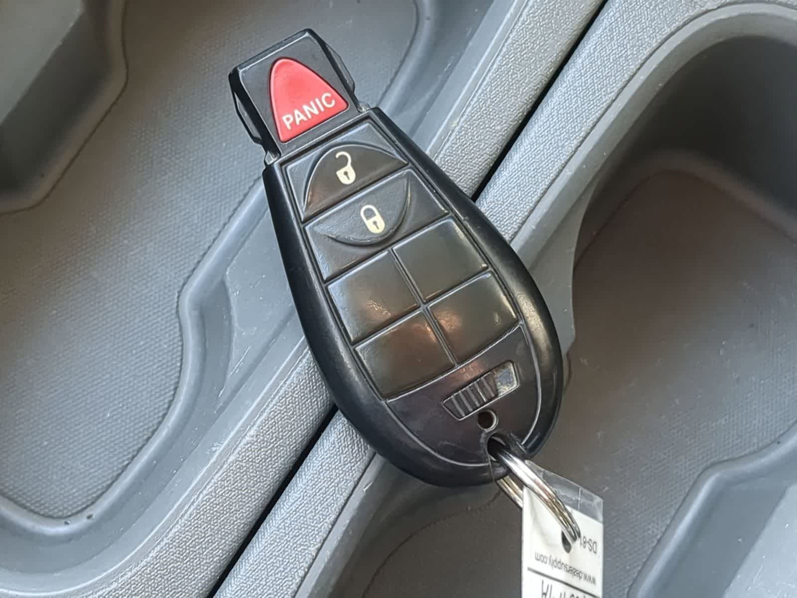 Thumbnail: 2010 Chrysler Town & Country - 28