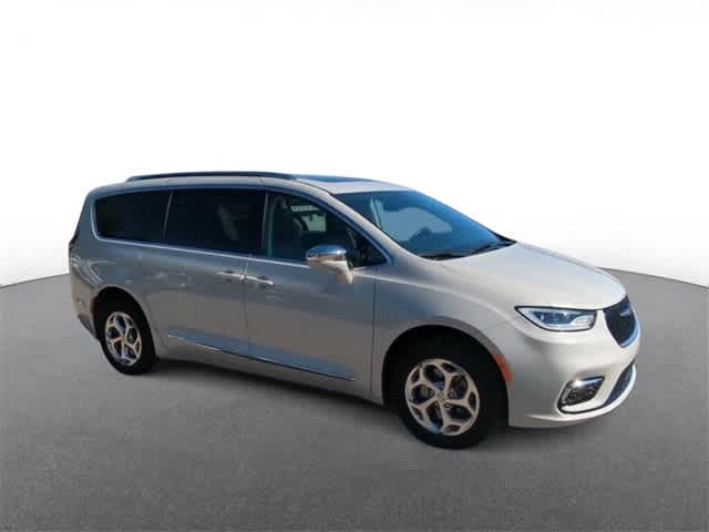 Used 2021 Chrysler Pacifica Limited with VIN 2C4RC3GG0MR590845 for sale in Troy, MI