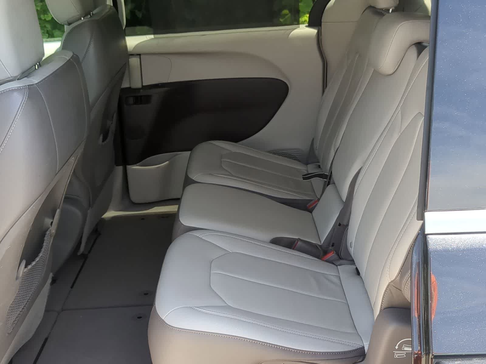 Thumbnail: 2017 Chrysler Pacifica - 19